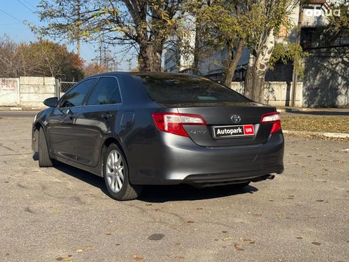 Toyota Camry 2012 серый - фото 5