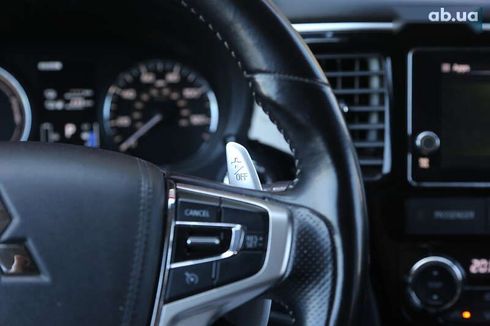Mitsubishi Outlander 2017 - фото 24