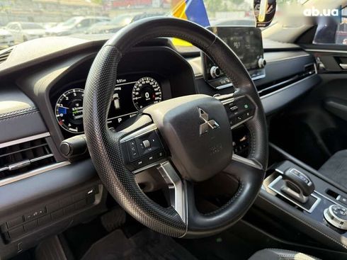 Mitsubishi Outlander 2021 - фото 18
