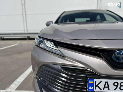 Toyota Camry 2019 - фото 10