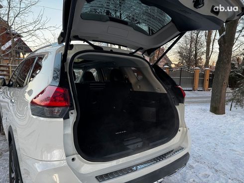 Nissan Rogue 2018 белый - фото 11