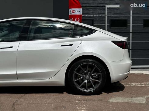 Tesla Model 3 2021 - фото 7
