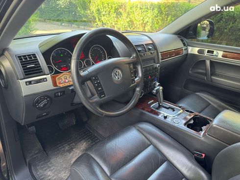 Volkswagen Touareg 2008 черный - фото 13