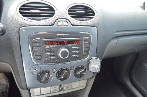 Ford Focus 2010 - фото 21