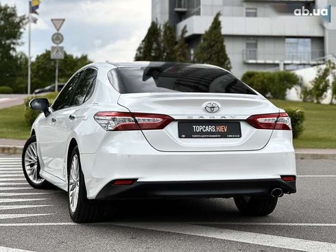 Toyota Camry 2018 - фото 11
