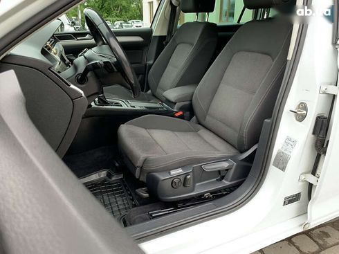 Volkswagen Passat 2017 - фото 26