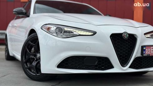 Alfa Romeo Giulia 2021 - фото 12