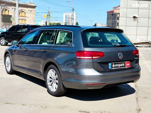 Volkswagen Passat 2016 серый - фото 4