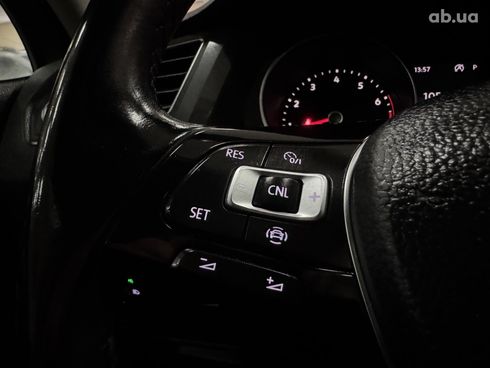Volkswagen Tiguan 2018 серый - фото 3