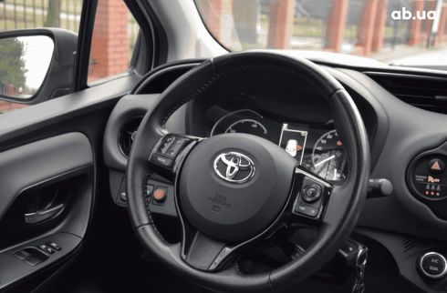 Toyota Yaris 2020 белый - фото 10