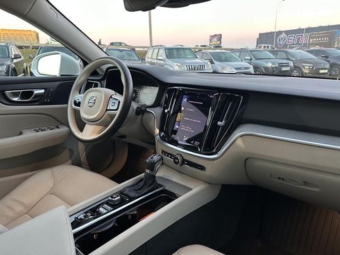 Volvo V60 2021 белый - фото 15