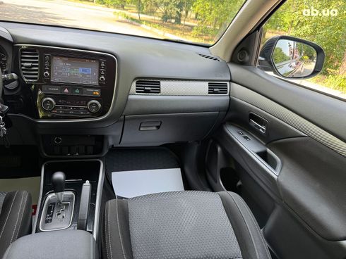 Mitsubishi Outlander 2018 черный - фото 18