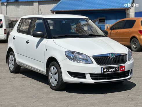 Skoda Fabia 2011 белый - фото 3