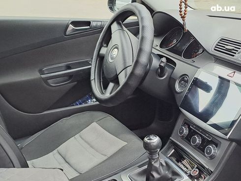 Volkswagen Passat 2010 черный - фото 10