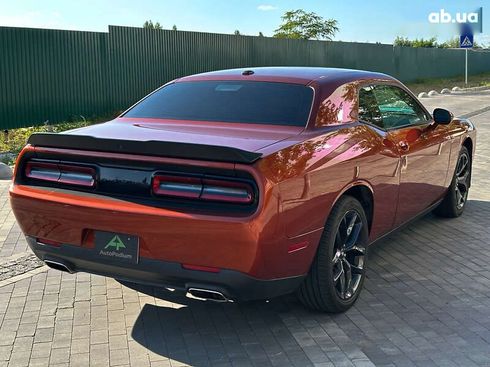 Dodge Challenger 2020 - фото 7
