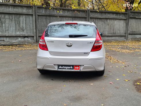 Hyundai i30 2011 бежевый - фото 7