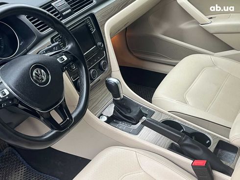 Volkswagen Passat 2018 черный - фото 19