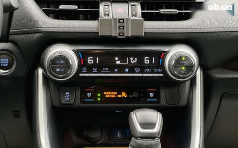 Toyota RAV4 2021 - фото 15
