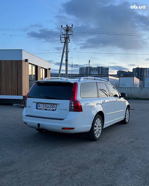 Volvo V50 2011 белый - фото 7