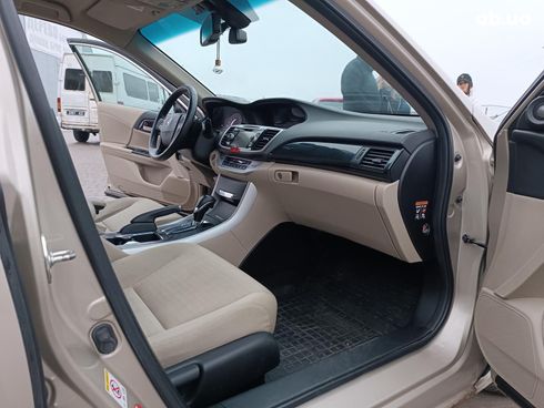Honda Accord 2013 бежевый - фото 40