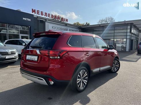Mitsubishi Outlander 2021 - фото 9