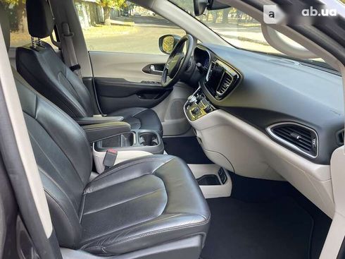 Chrysler Pacifica 2017 - фото 20