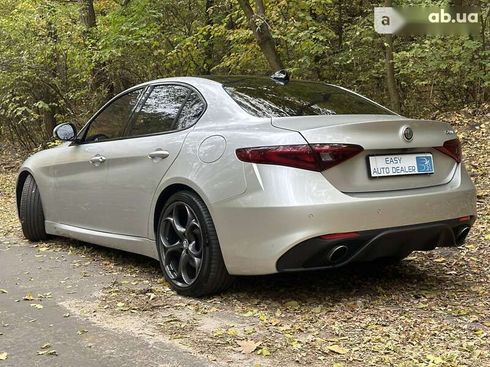 Alfa Romeo Giulia 2017 - фото 8