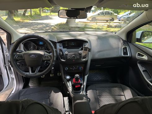 Ford Focus 2017 белый - фото 10