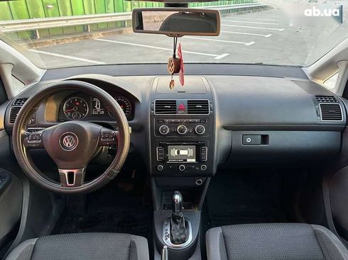 Volkswagen Touran 2012 - фото 13