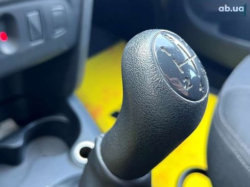 Renault Logan 2015 - фото 24