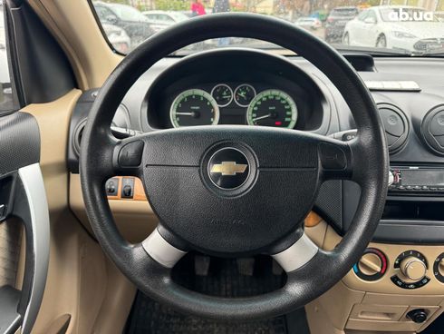 Chevrolet Aveo 2008 белый - фото 24