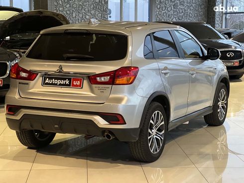 Mitsubishi Outlander 2018 серый - фото 5