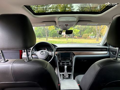 Volkswagen Passat 2020 красный - фото 11