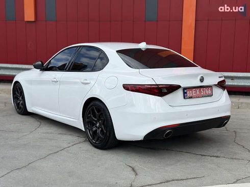Alfa Romeo Giulia 2021 - фото 18