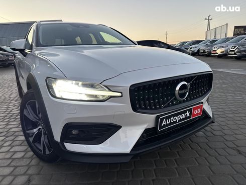 Volvo V60 2021 белый - фото 9