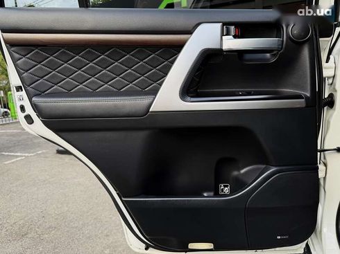 Toyota Land Cruiser 2017 - фото 28
