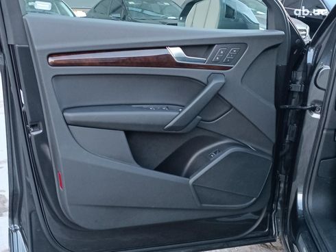 Audi Q5 2018 серый - фото 27