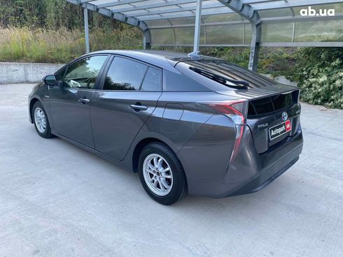 Toyota Prius 2016 серый - фото 15