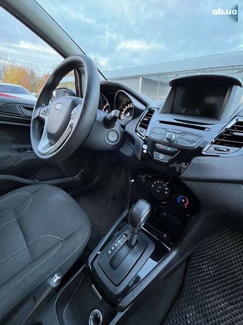 Ford Fiesta 2019 - фото 12