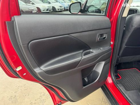 Mitsubishi Outlander 2018 красный - фото 27