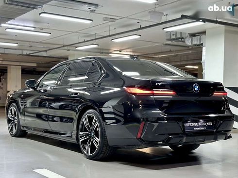 BMW i7 2022 - фото 18