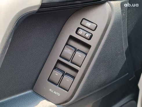 Toyota Land Cruiser Prado 2018 белый - фото 22