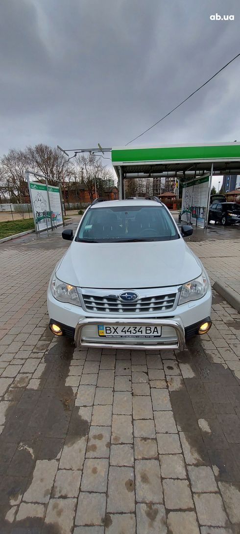 Subaru Forester 2011 белый - фото 6