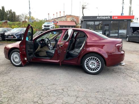 Alfa Romeo 159 2005 красный - фото 14