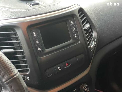 Jeep Cherokee 2014 белый - фото 19