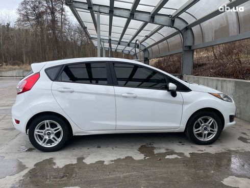 Ford Fiesta 2019 белый - фото 12