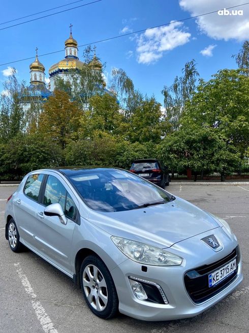 Peugeot 308 2011 серебристый - фото 9
