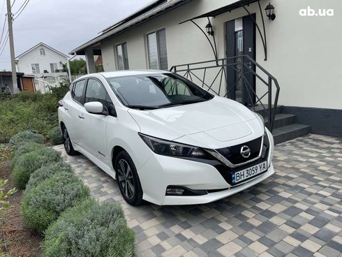 Nissan Leaf 2018 белый - фото 7