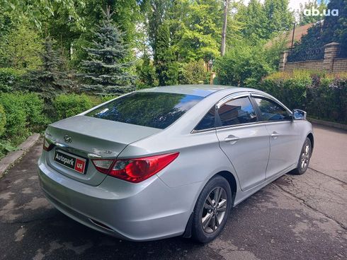 Hyundai Sonata 2015 серый - фото 5