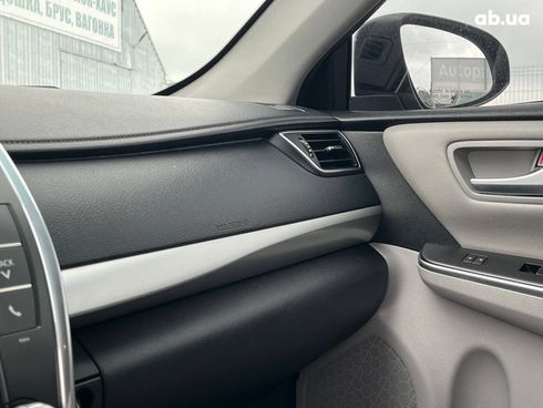 Toyota Camry 2016 серый - фото 32